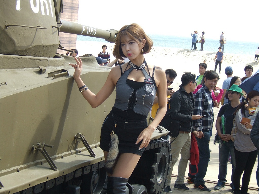 韩国顶级Showgirl许允美 釜山坦克世界 2